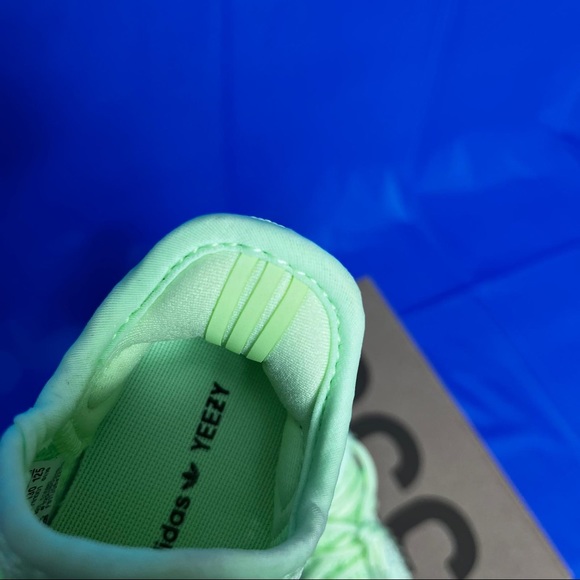Yeezy Boost 350 V2 Infants Light green Size 6K - Picture 9 of 14